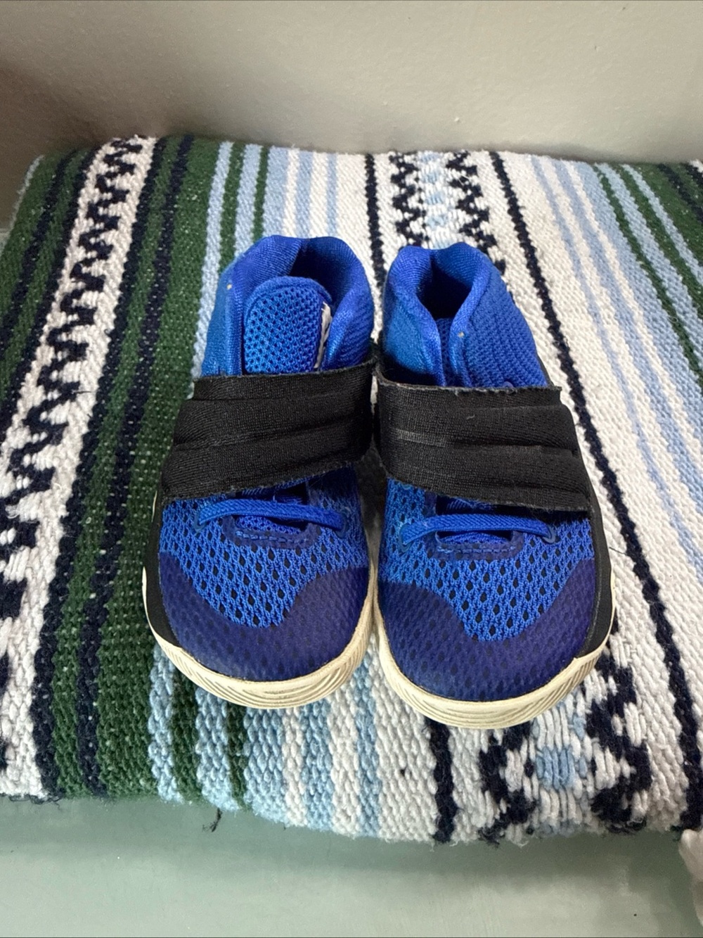 Nike Kids Royal Blue Mesh Sneakers with Black Straps